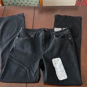 1822 Slim boot, black, look light in picture but are real black jean.